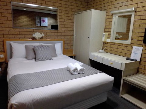 Country Home Motor Inn - Tourism Caloundra 0