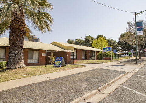 Country Roads Motor Inn - Tourism Caloundra 0