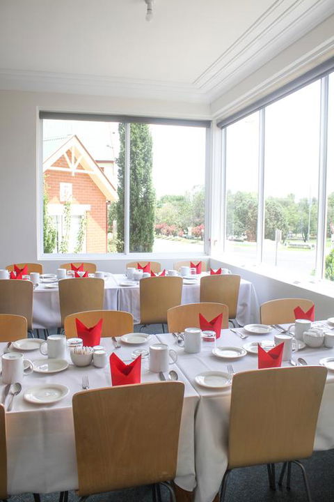 Cowra Motor Inn - Tourism Caloundra 3