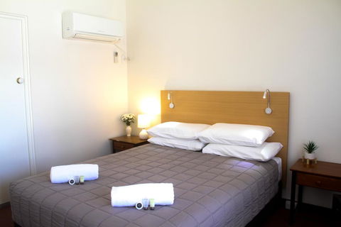 Cowra Motor Inn - Tourism Caloundra 1