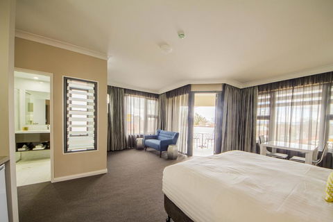 Cowra Services Club Motel - Tourism Caloundra 3
