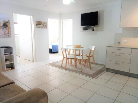 Cranbourne Court Unit 7 - Tourism Caloundra 1
