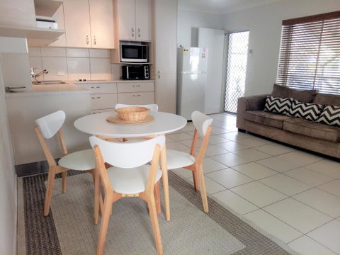 Cranbourne Court Unit 7 - Tourism Caloundra 2