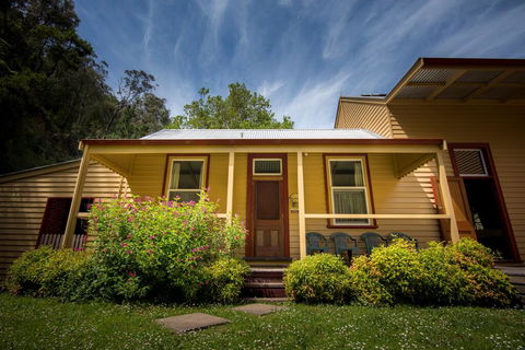 Creek Cottage - Tourism Caloundra 0