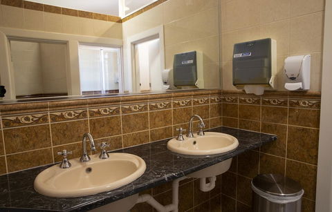 Criterion Hotel Gundagai - Tourism Caloundra 2