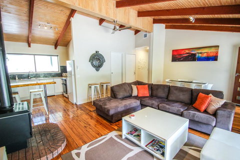 Crystalbrook Cottage - Tourism Caloundra 0