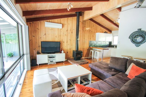 Crystalbrook Cottage - Tourism Caloundra 1