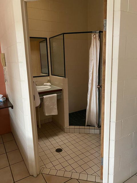 Curtain Fig Motel - Tourism Caloundra 3