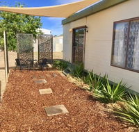 Cute Private Studio Flat with AIRCON - Tourism Caloundra