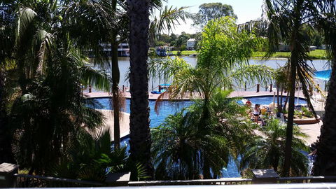 Cypress Waterfront Spa Apartment - Tourism Caloundra 0