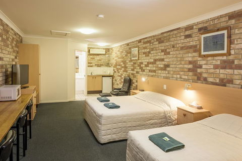 D'Aguilar Hotel Motel - Tourism Caloundra 3