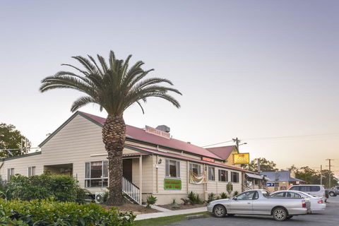 D'Aguilar Hotel Motel - Tourism Caloundra 0