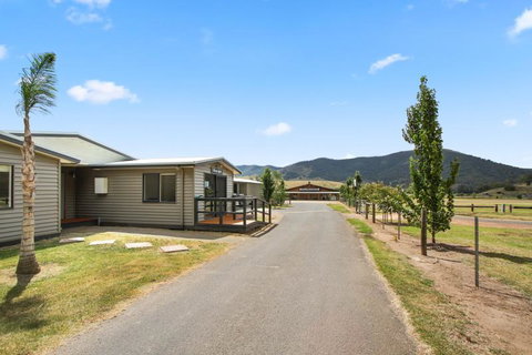 Dargo River Inn - Tourism Caloundra 1