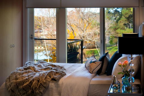 Daylesford Lake Villa 1 - Tourism Caloundra 1