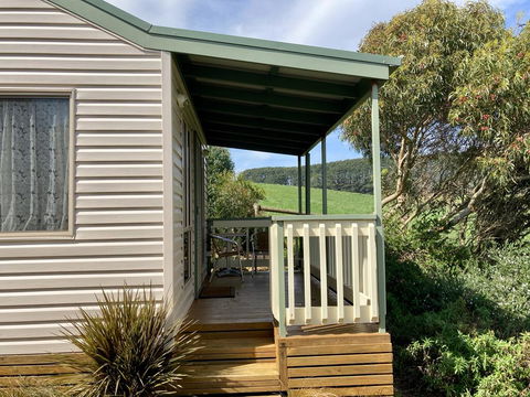Daysy Hill Country Cottages - Tourism Caloundra 1