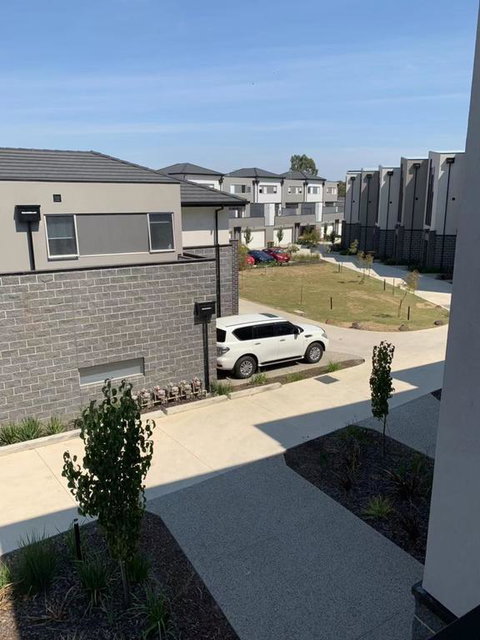 Delicate And Peaceful Bundoora Townhouse 10-R1 - Tourism Caloundra 3