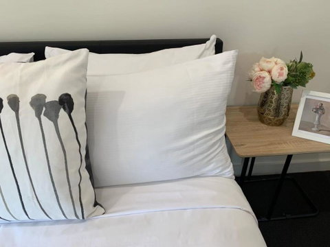 Delicate And Peaceful Bundoora Townhouse 20-R1 - Tourism Caloundra 1