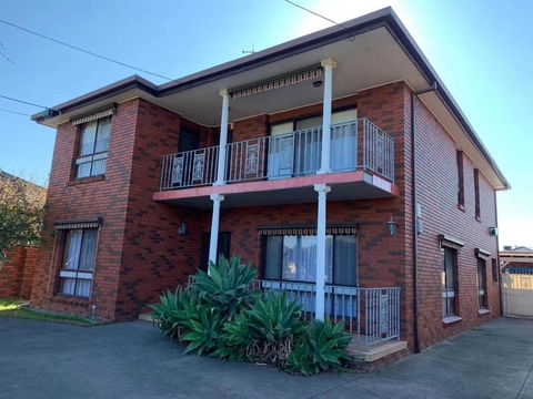 Delicate Bedroom In Bentleigh East - Tourism Caloundra 1