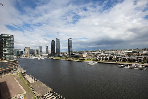 Delightful 2BR Riverview@Docklands - Tourism Caloundra 3