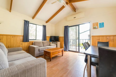 Deniliquin Riverside Caravan Park - Tourism Caloundra 0