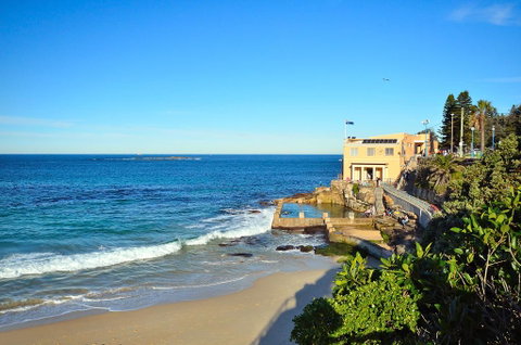 Dive Hotel - Tourism Caloundra 0