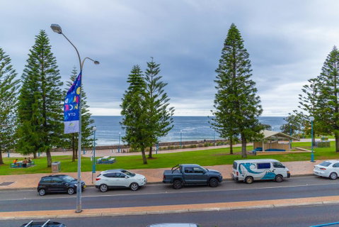 Dive Hotel - Tourism Caloundra 2