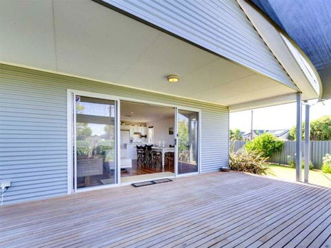 Do Drop Inn - Tourism Caloundra 2