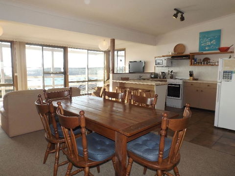 Donaldsons At Pambula Beach - Tourism Caloundra 3