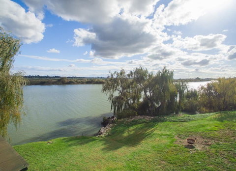 Doreen's - Tourism Caloundra 1