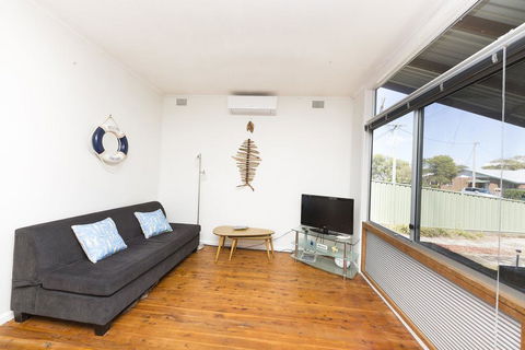 DOUGLAS COTTAGE FORSTER - Tourism Caloundra 2