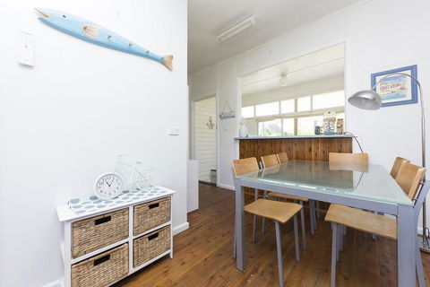 DOUGLAS COTTAGE FORSTER - Tourism Caloundra 3