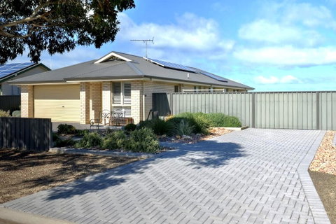Dragons Rest - Tourism Caloundra 0