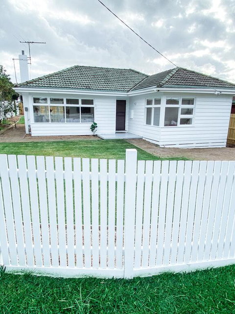Dromana Beach House - Tourism Caloundra 3