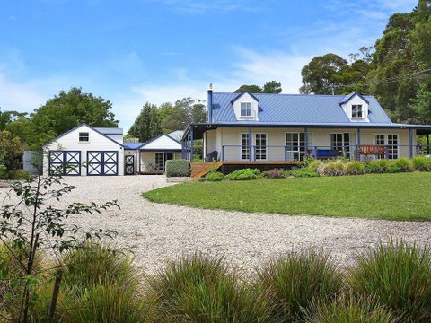 Duncraig House - Open Fireplace, Spa, Pet Friendly - Tourism Caloundra 0