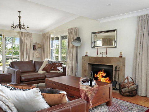 Duncraig House - Open Fireplace, Spa, Pet Friendly - Tourism Caloundra 1