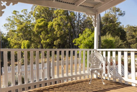 Dwellingup Retreat - Tourism Caloundra 1