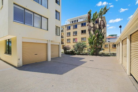 Eastbourne U6, 80 Esplanade. Golden Beach - Tourism Caloundra 2