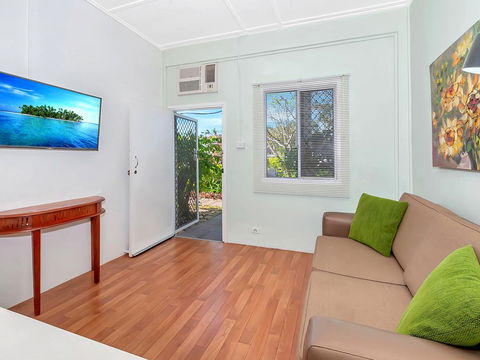 Easy Going Holiday Unit On McKenzie MK5 - Tourism Caloundra 0