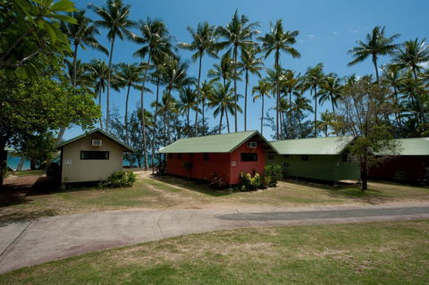 Ellis Beach Oceanfront Bungalows - Tourism Caloundra 2
