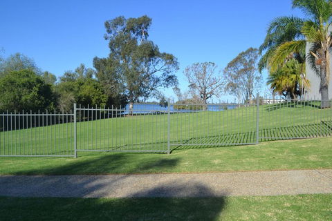 ELSINOR Townhouse 4 Mulwala - Tourism Caloundra 1