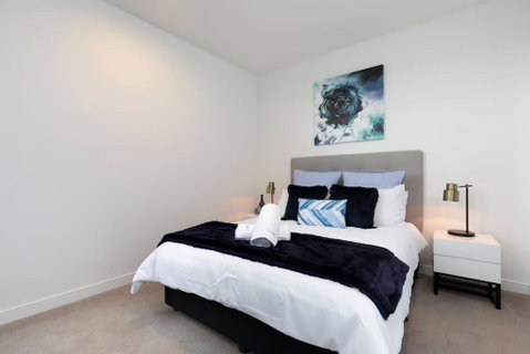 Emp - Work Remotely While Enjoying Your Stay - Tourism Caloundra 3