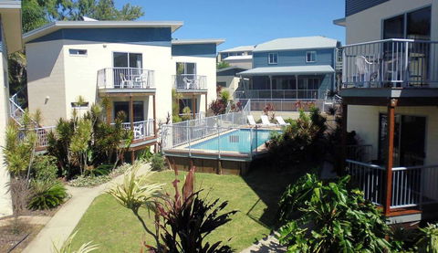 Emu's Beach Resort - Tourism Caloundra 3