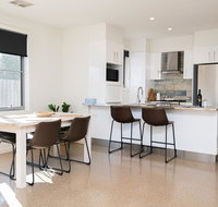 Endsleigh II - Cosy 2 Bedroom Villa Free Wifi Near CBD - Tourism Caloundra