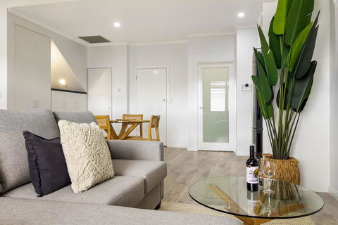 Enjoy Bayside Life At Stylish Studio Close To City - Tourism Caloundra 1