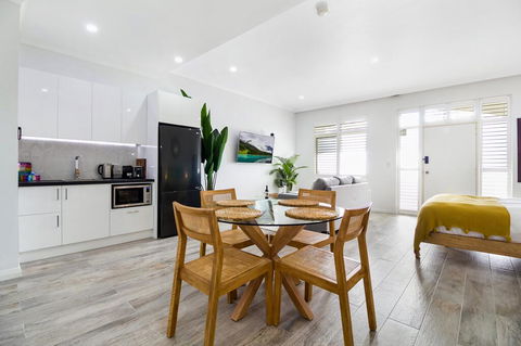 Enjoy Bayside Life At Stylish Studio Close To City - Tourism Caloundra 2