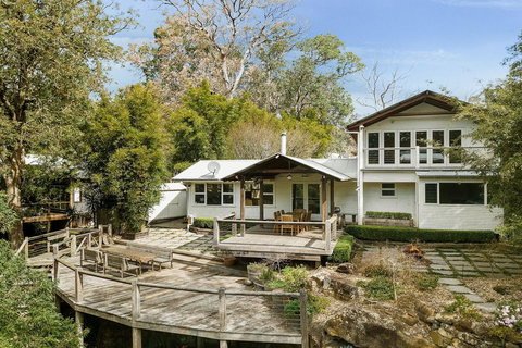 Equanimity - Beautiful Character Filled House! - Tourism Caloundra 0