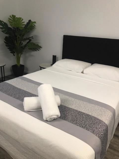 Escape On Lake - Tourism Caloundra 2