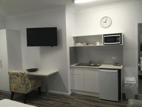 Escape On Lake - Tourism Caloundra 1