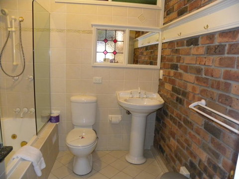 Ettalong Beach Tourist Resort - Tourism Caloundra 1