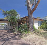 Evan's Retreat' 5 Sandy Point Road - cottage across the road from Sandy Point Beach - Tourism Caloundra